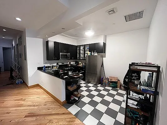 Rented by J Misrahi Realty Corp | media 7