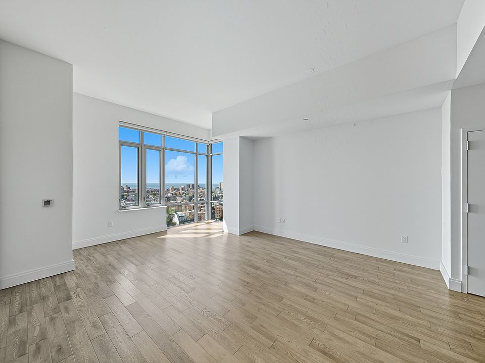 1st image of 1501 Voorhies Ave #21E