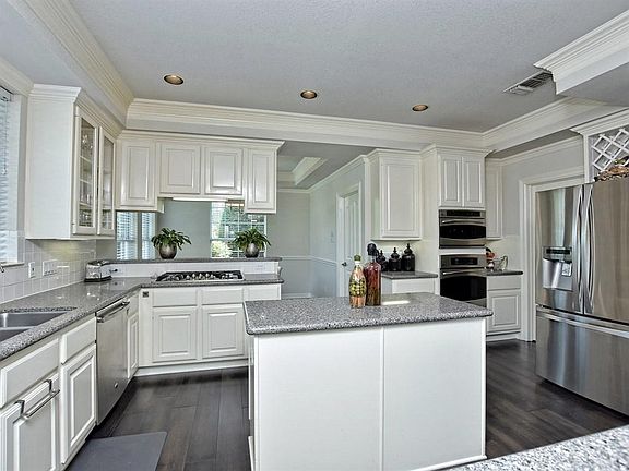 5th image of 8300 Elander Dr