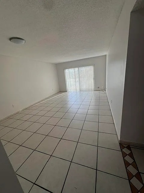 2 bed, 804 sqft, $1,900 — Photo 1