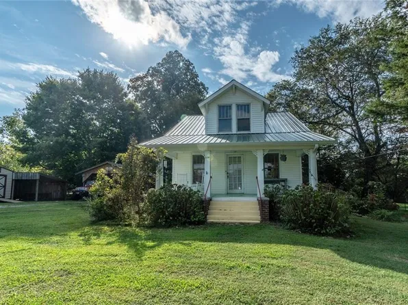 359 Trollingwood Rd, Haw River, NC 27258