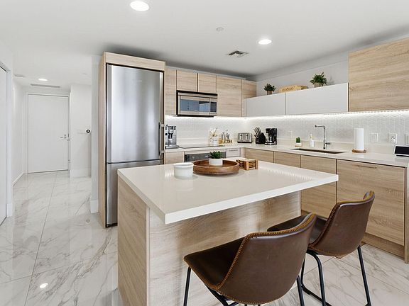 4th image of 16385 Biscayne Boulevard #2516