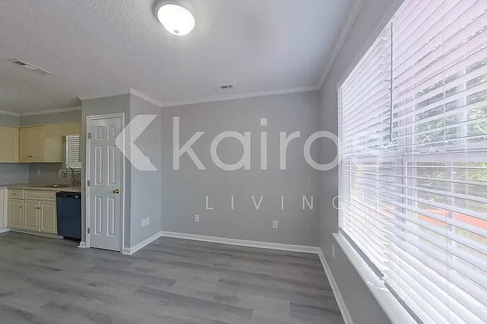 4 bed, 2.5 bath, 1890 sqft, $1,825 — Photo 4