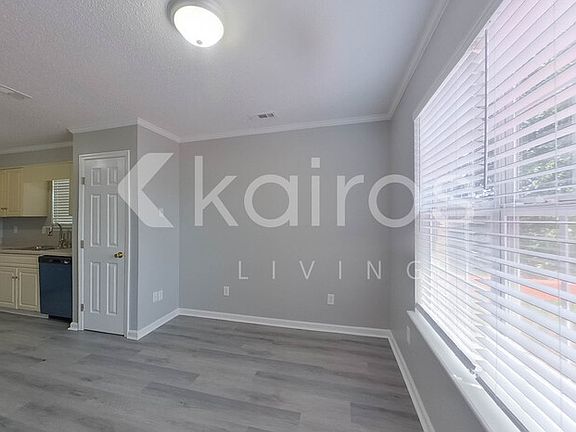 4th image of 110 Tyler St