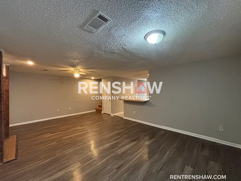 3 bed, 1.5 bath, 11398 sqft, $1,200 — Photo 3
