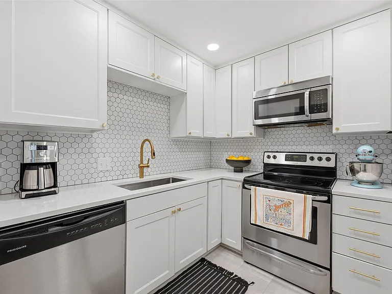 1500 Woodlawn Blvd #11 — Photo 11