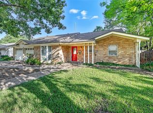 1703 Park Hill Dr, Arlington, TX