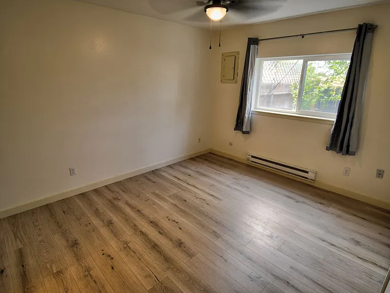 521 Nathan St SE — Photo 8