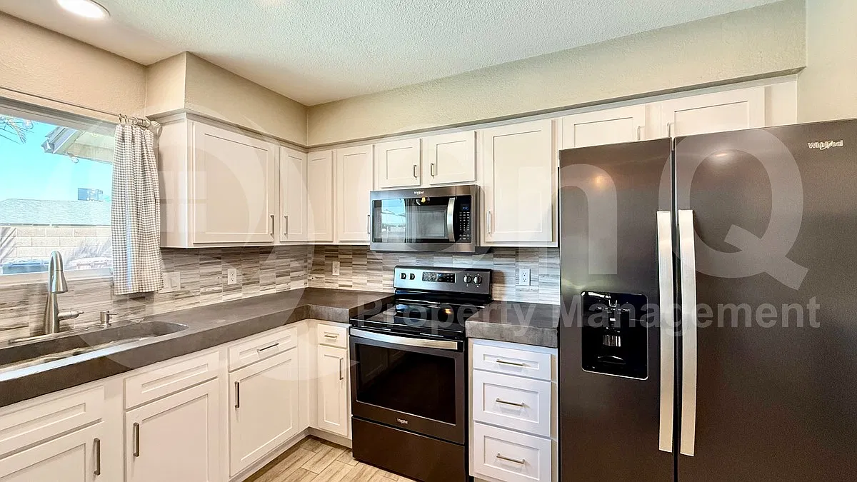 3 bed, 2.0 bath, 1628 sqft, $2,899 — Photo 4