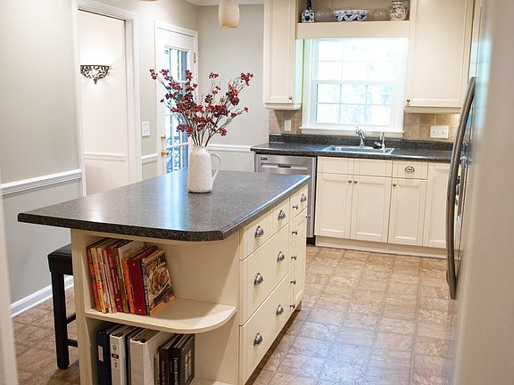 4th image of 3072 Whispering Pines Cir