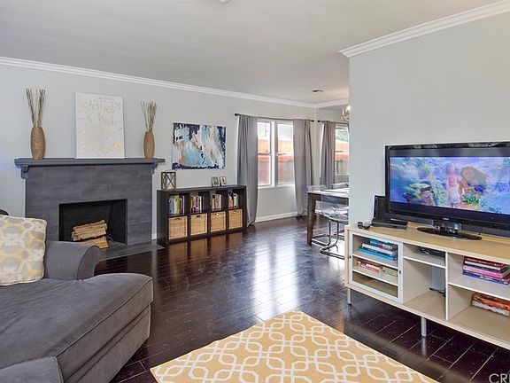 3rd image of 16633 Victory Blvd