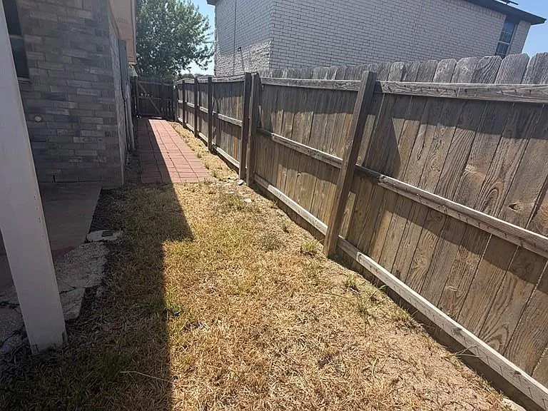 2336 Hamburg St — Photo 20