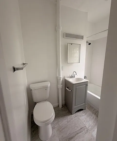 47-49 Putnam St #2 — Photo 4