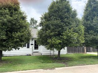 720 N Pine St, Hoisington, KS 67544