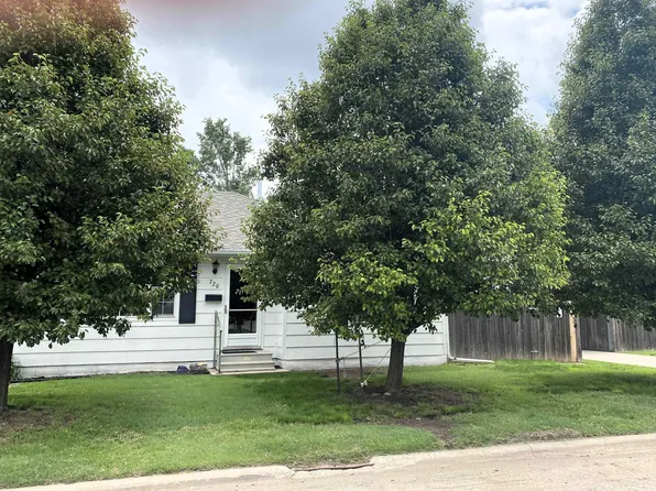 720 N Pine St, Hoisington, KS 67544