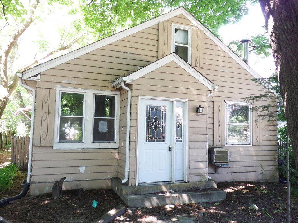 1st image of 3961 S Lake Dr