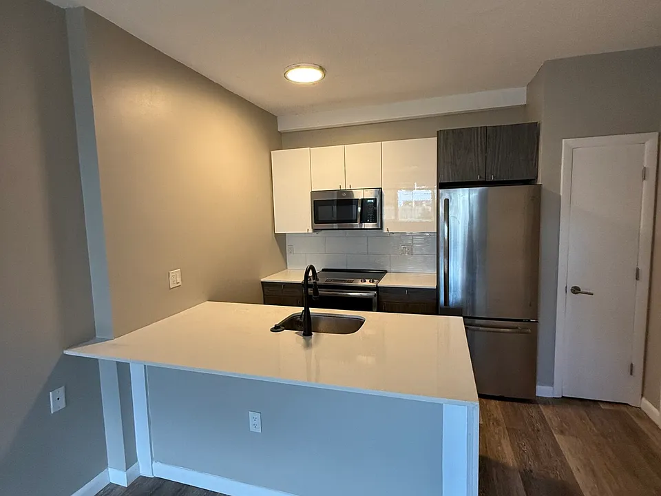 50-52 Evergreen St #11F