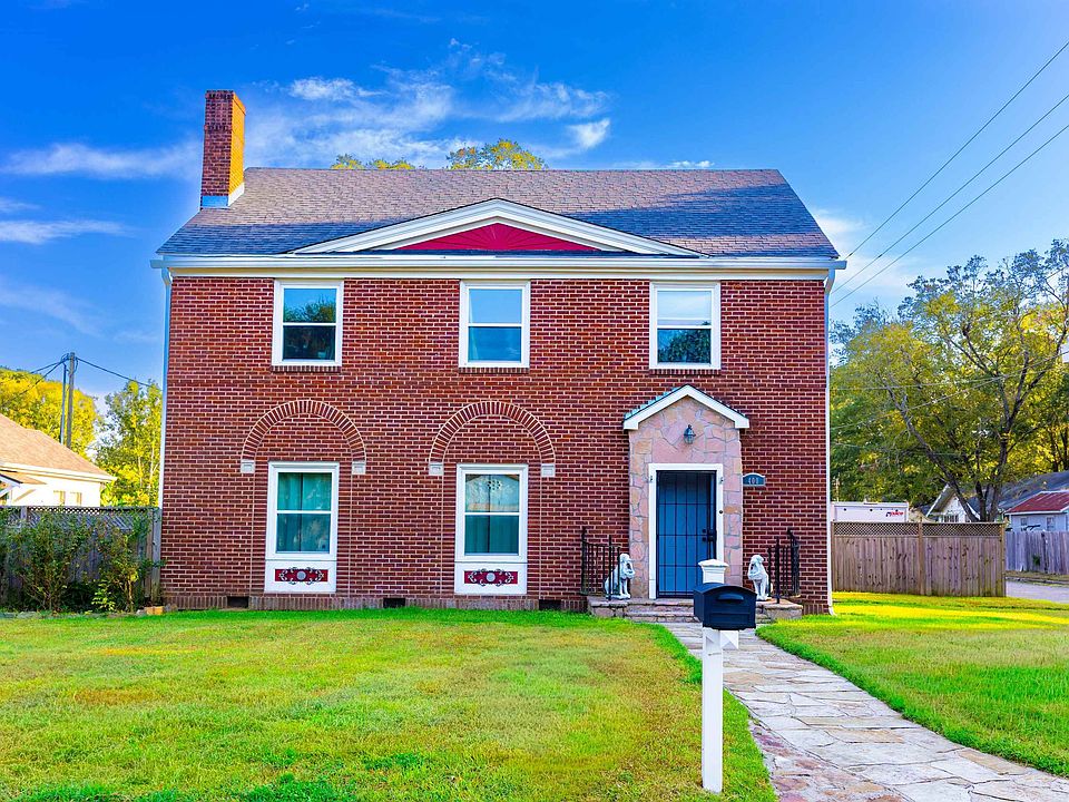 1st image of 400 Shirley St