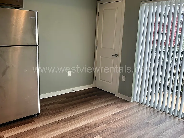 203 E Laurel St — Photo 386