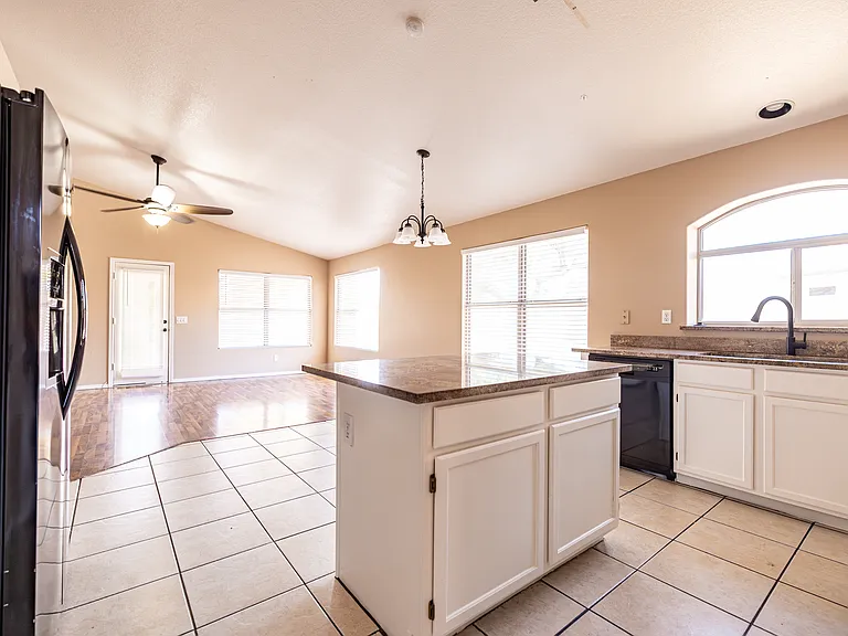 7408 E Knowles Ave — Photo 5