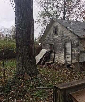 2nd image of 346 E Lake Park Ave