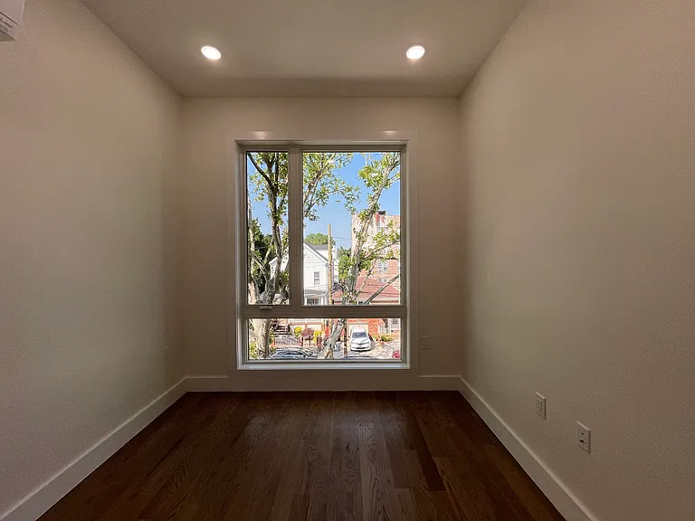 40 Lembeck Ave — Photo 6