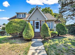 235 Rockaway Pkwy, Valley Stream, NY 11580