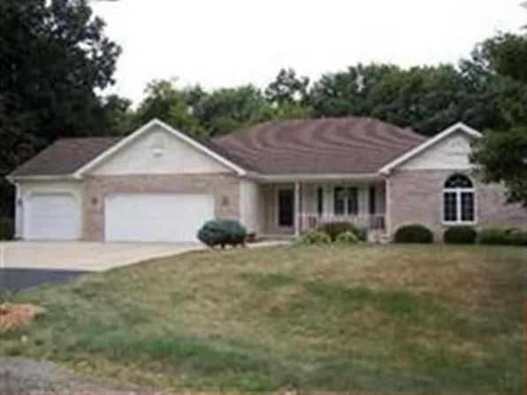 12 Cheshire Dr, Mackinaw, IL 61755