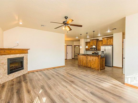 4th image of 1306 Saddle Rock Dr