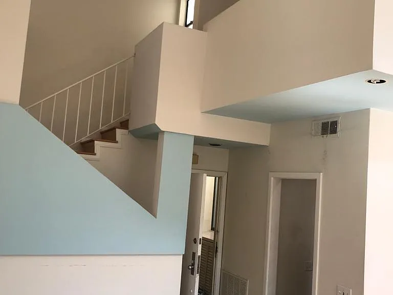 136 S Clark Dr #8 — Photo 9