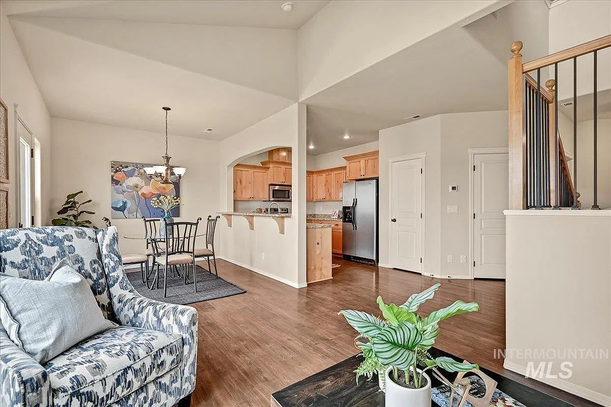 3 bed, 2.5 bath, 1420 sqft, $2,500 — Photo 1