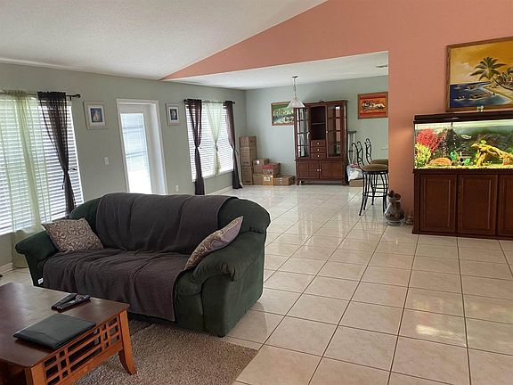 5th image of 280 SW Tulip Blvd