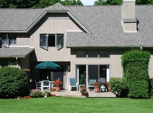 700 Fairways Dr APT 27, Harbor Springs, MI 49740