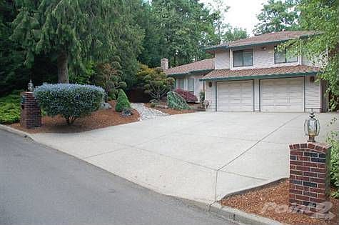 Spacious driveway!!!