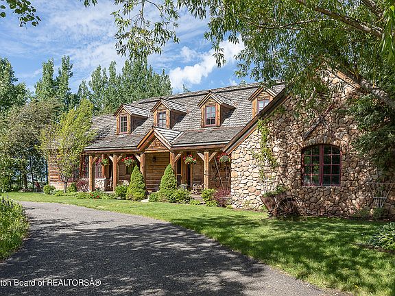 2nd image of 2204 Crandall Dr
