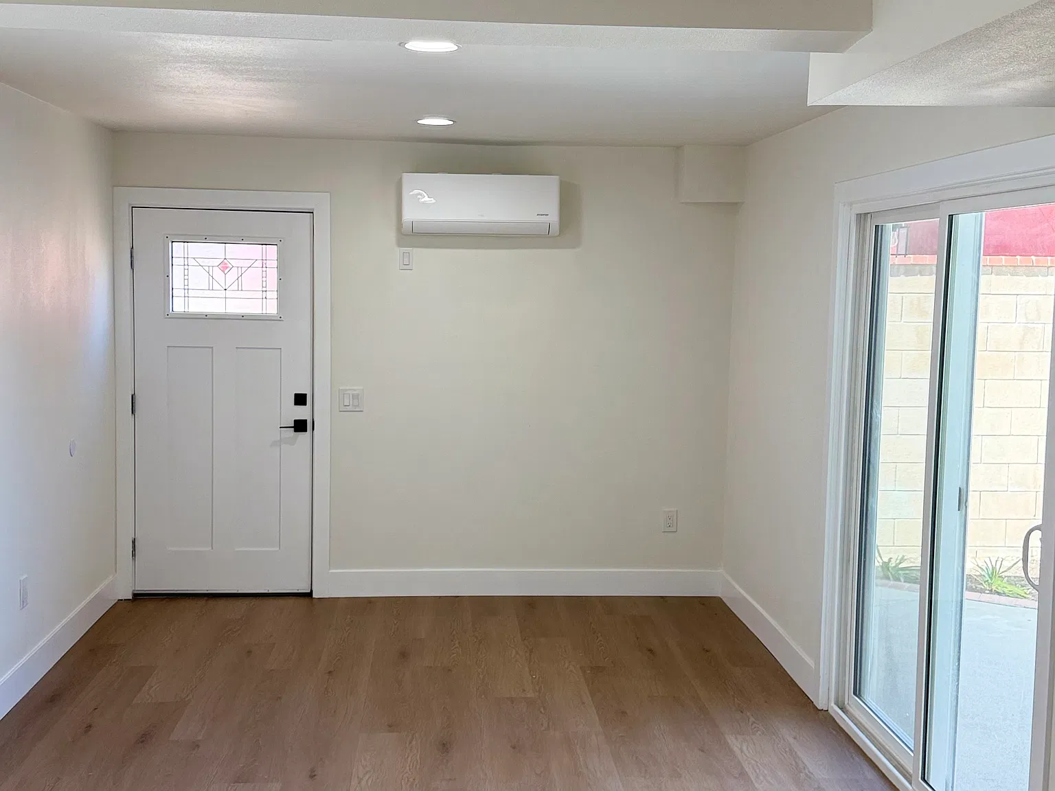 2 bed, 545 sqft, $2,400 — Photo 3