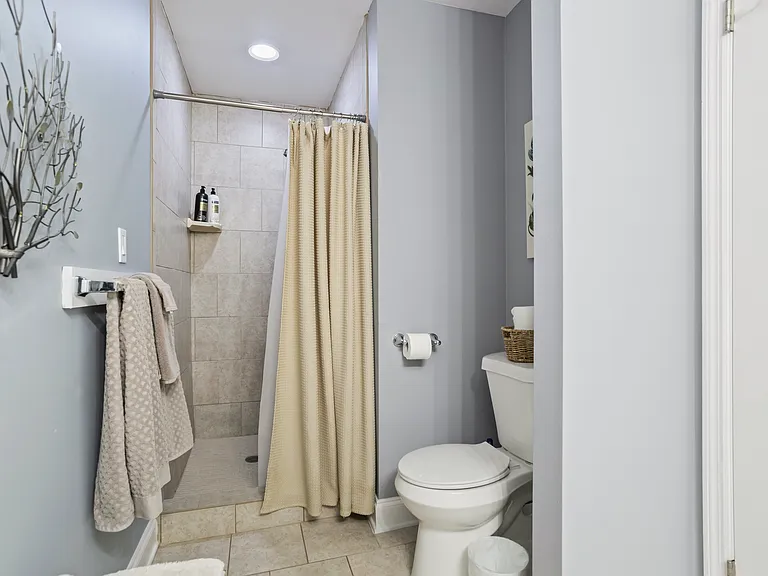 736 Maple Dr SE — Photo 11