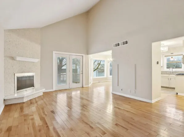 8515 South Woodvale DRIVE, Oak Creek, WI 53154