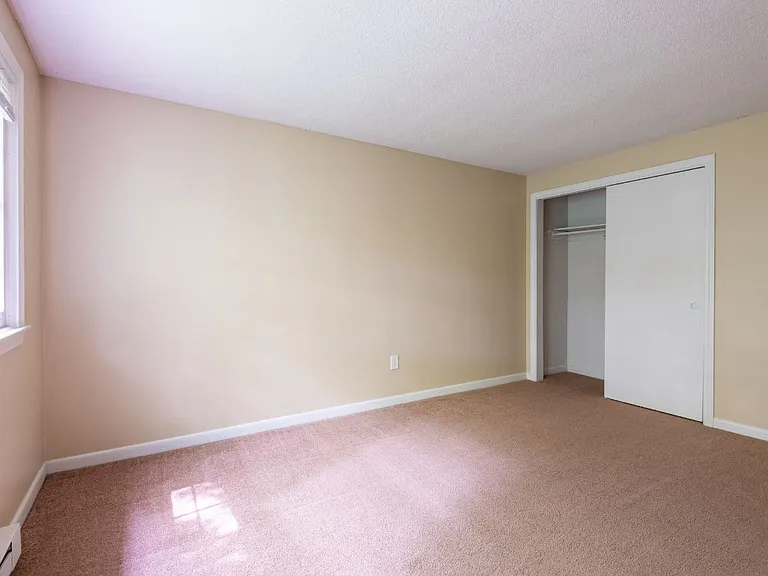 Yarmouth Green Apartment Homes — Photo 8
