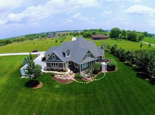 1N062 Blackberry Crossing Cir, Elburn, IL 60119