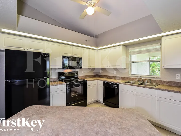 3619 NW 41st Ln — Photo 8