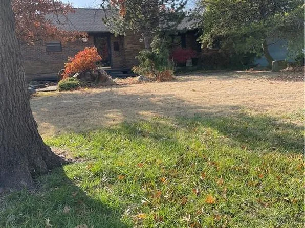 1810 Dorchester Dr, Nichols Hills, OK 73120