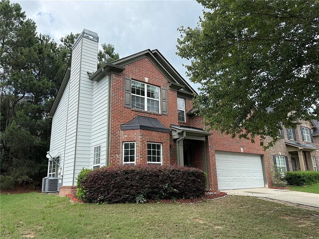 4 bed, 2.5 bath, 2142 sqft, $2,400 — Photo 2