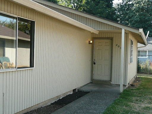 3rd image of 2010 Markle Ave