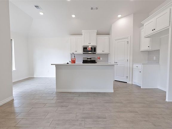 4th image of 3109 Scissortail Way