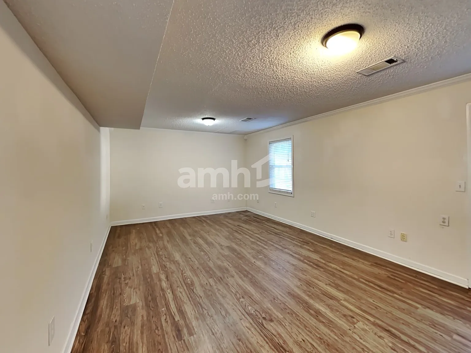 5 bed, 3.0 bath, 2049 sqft, $2,610 — Photo 4