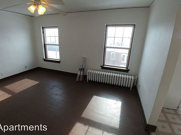 5th image of 923 Douglas St APT 208