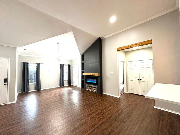 4th image of 905 SE 10th St
