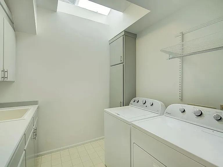9025 NE 26th St — Photo 27