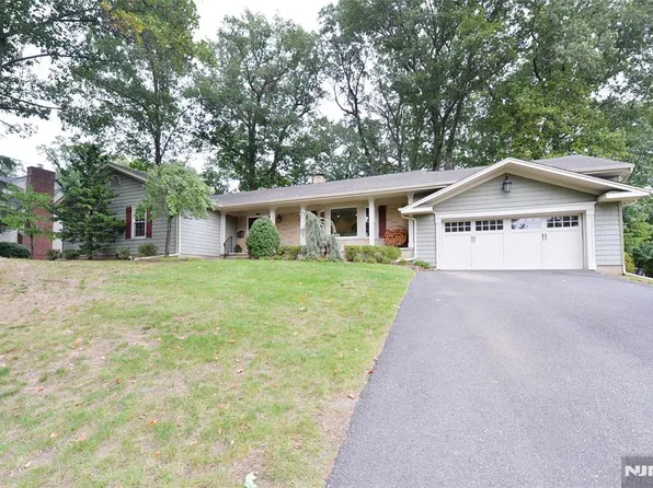 632 Iroquois Street, Oradell, NJ 07649